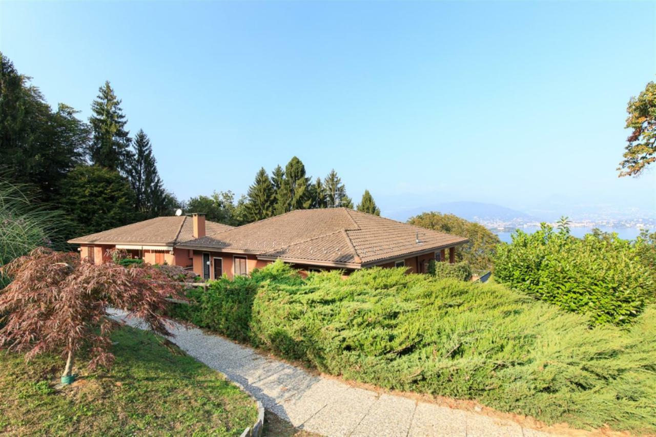 La Tana Del Lupo Stresa Apartamento Exterior foto